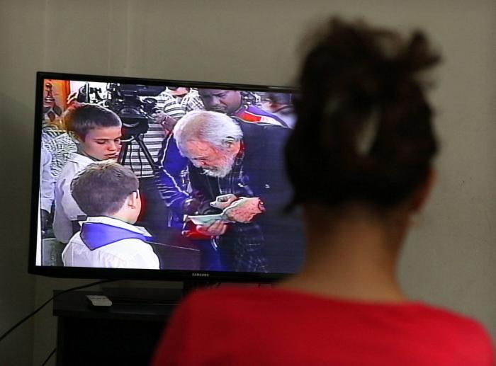 Fidel Castro reaparece en la Asamblea Nacional de Cuba para la reelección del presidente cubano