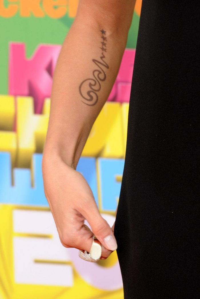 El tatuaje con errata de Gloria Camila (FOTOS)