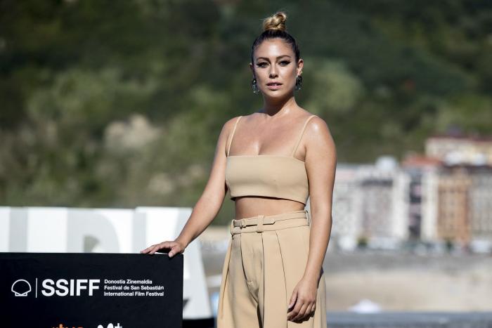Las fotos en 'topless' de Blanca Suárez en la piscina que baten récords en Instagram