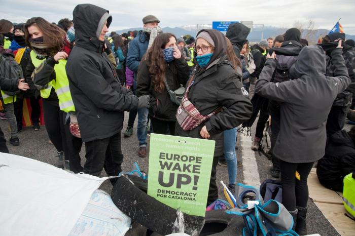 Incredulidad por lo que ha ocurrido en Google con la gasolinera donde fue detenido Puigdemont
