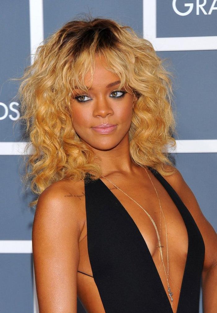 "Sideboob": la moda del escote lateral y su reina Miley Cyrus (FOTOS)