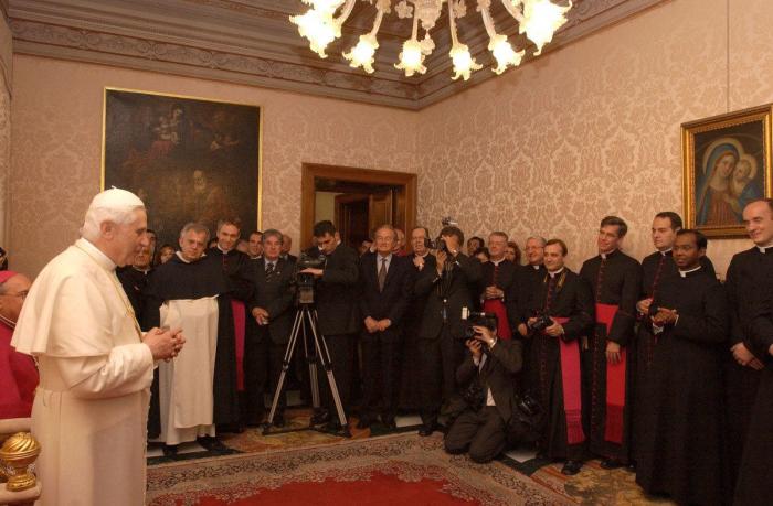 Giovanna Chirri, la periodista que publicó la exclusiva de la renuncia del papa: "Me temblaban las piernas"