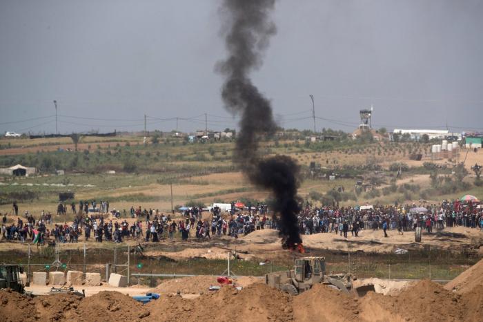 Al menos siete palestinos muertos y mil heridos por disparos del Ejército israelí contra manifestantes en Gaza
