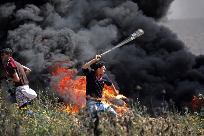 Al menos siete palestinos muertos y mil heridos por disparos del Ejército israelí contra manifestantes en Gaza