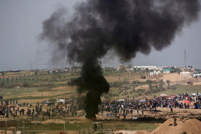 Al menos siete palestinos muertos y mil heridos por disparos del Ejército israelí contra manifestantes en Gaza