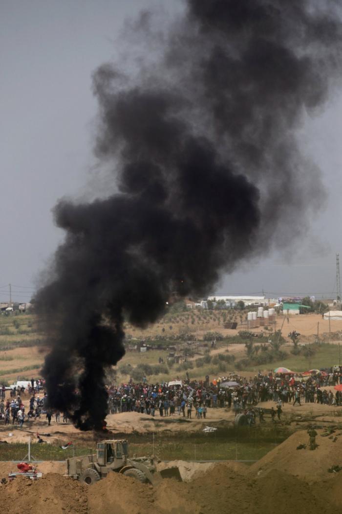 Al menos siete palestinos muertos y mil heridos por disparos del Ejército israelí contra manifestantes en Gaza