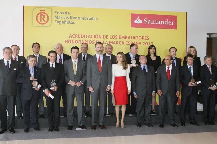 Letizia Marca España 2013: se viste de española para recibir a Banderas, Alonso y José Andrés (FOTOS)