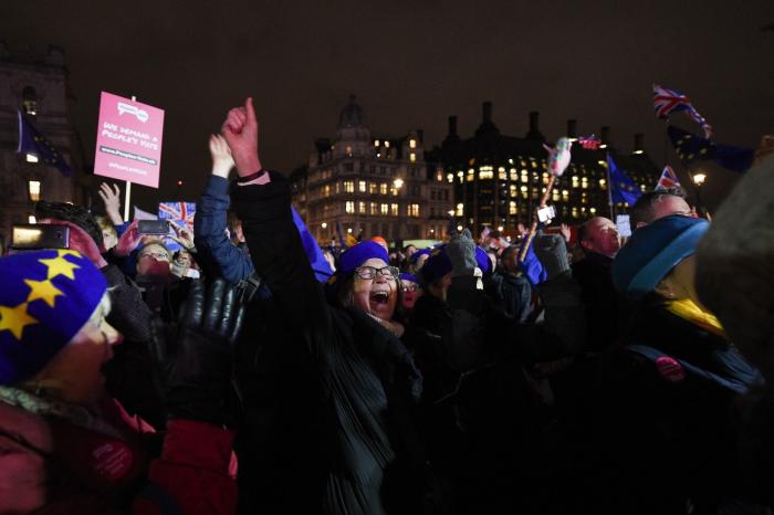 El Parlamento británico pide a la UE que retrase el Brexit y rechaza celebrar un segundo referéndum sobre la separación