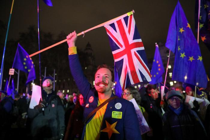 El Parlamento británico pide a la UE que retrase el Brexit y rechaza celebrar un segundo referéndum sobre la separación