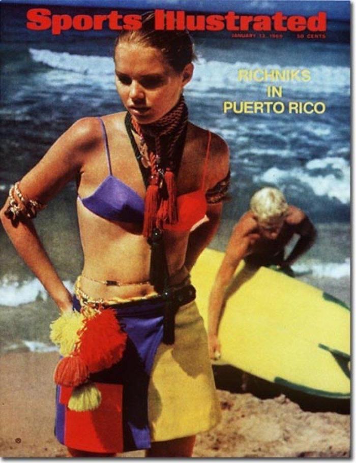 El momento en el que Kate Upton se cae por una ola durante una sesión de fotos en 'topless'