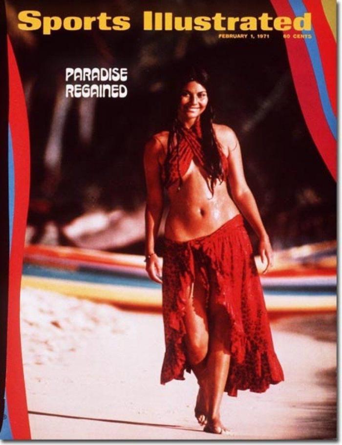 El momento en el que Kate Upton se cae por una ola durante una sesión de fotos en 'topless'