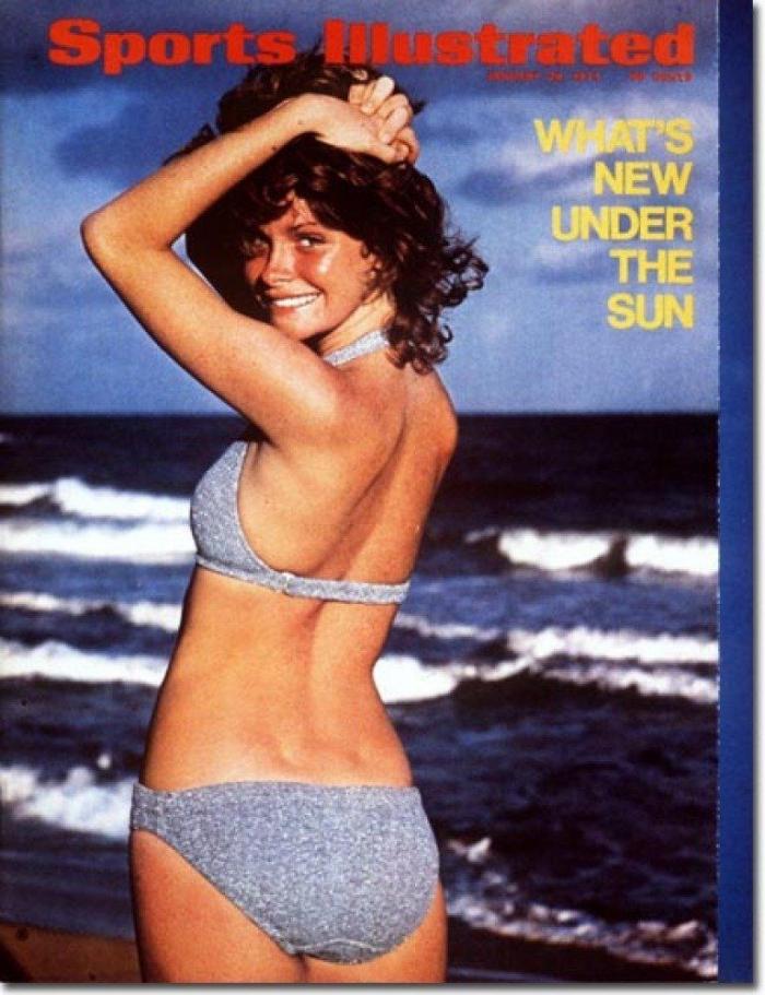 El momento en el que Kate Upton se cae por una ola durante una sesión de fotos en 'topless'