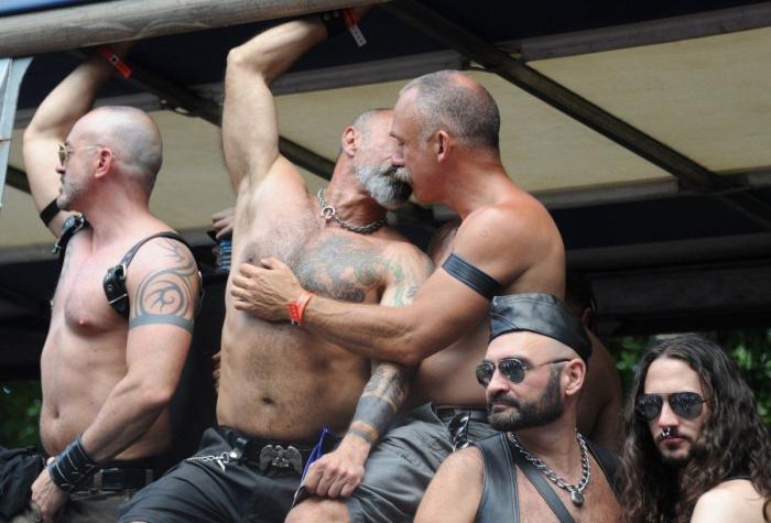 Almeida rechaza colocar la bandera LGTBI en Cibeles pese a quedar aprobado en el pleno