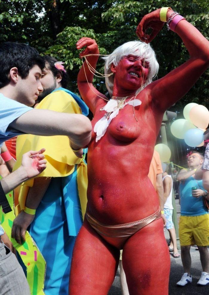 Almeida rechaza colocar la bandera LGTBI en Cibeles pese a quedar aprobado en el pleno