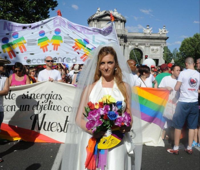 Almeida rechaza colocar la bandera LGTBI en Cibeles pese a quedar aprobado en el pleno