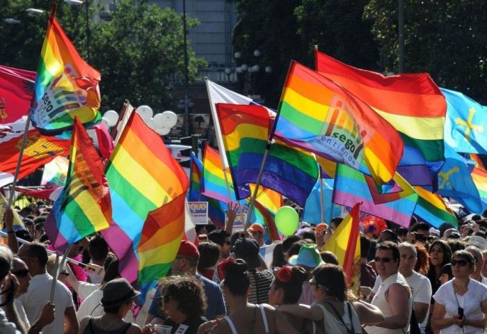 Almeida rechaza colocar la bandera LGTBI en Cibeles pese a quedar aprobado en el pleno