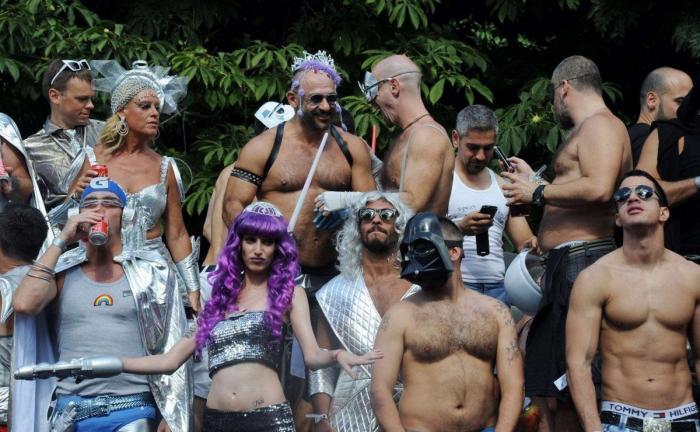 Almeida rechaza colocar la bandera LGTBI en Cibeles pese a quedar aprobado en el pleno