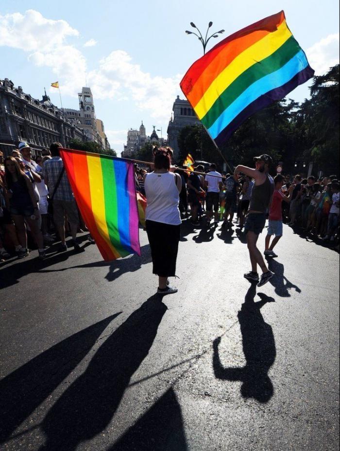 Almeida rechaza colocar la bandera LGTBI en Cibeles pese a quedar aprobado en el pleno