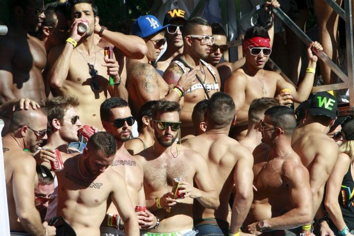 Almeida rechaza colocar la bandera LGTBI en Cibeles pese a quedar aprobado en el pleno