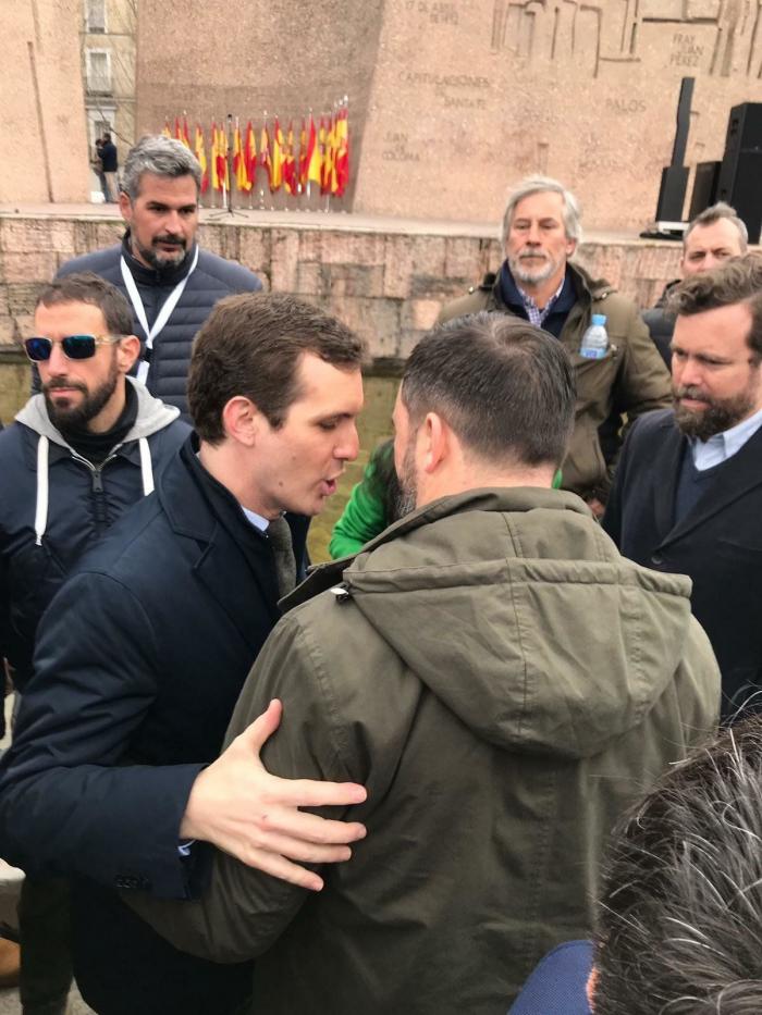 Pregunta a Manuel Valls: "¿Se siente cómodo al lado de Abascal y Vox?"