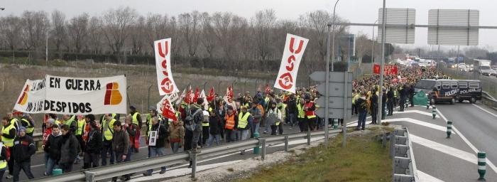 Afectados por la huelga de Iberia: "Es un derecho y lo respeto, pero faltan compensaciones para los viajeros"