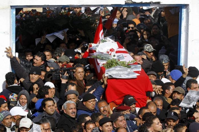 Dimite el primer ministro de Túnez al no lograr consenso para formar un nuevo Gobierno