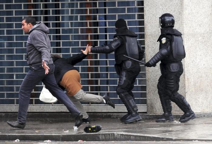 Dimite el primer ministro de Túnez al no lograr consenso para formar un nuevo Gobierno