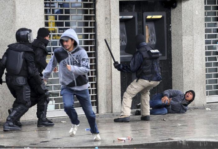 Dimite el primer ministro de Túnez al no lograr consenso para formar un nuevo Gobierno