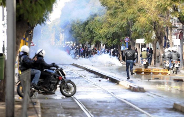 Dimite el primer ministro de Túnez al no lograr consenso para formar un nuevo Gobierno