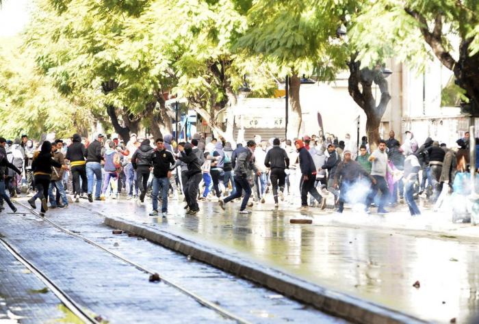 Dimite el primer ministro de Túnez al no lograr consenso para formar un nuevo Gobierno