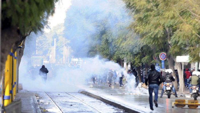 Dimite el primer ministro de Túnez al no lograr consenso para formar un nuevo Gobierno