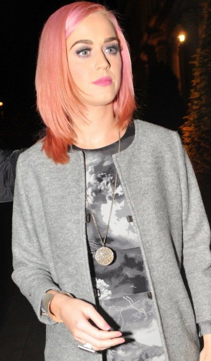 Pelo rosa, verde, azul...: las últimas famosas en apuntarse a la moda de pelo de colores (FOTOS)