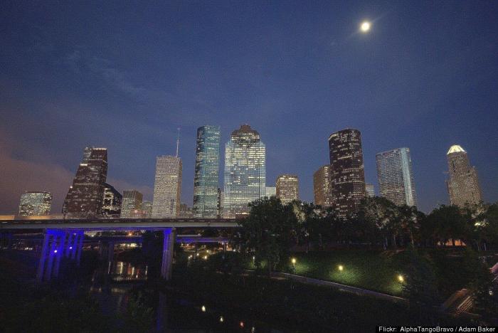 La Policía clausura un local de intercambio de parejas con 87 personas dentro