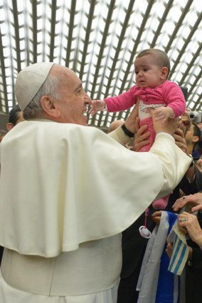 El papa Francisco bendice a Spiderman