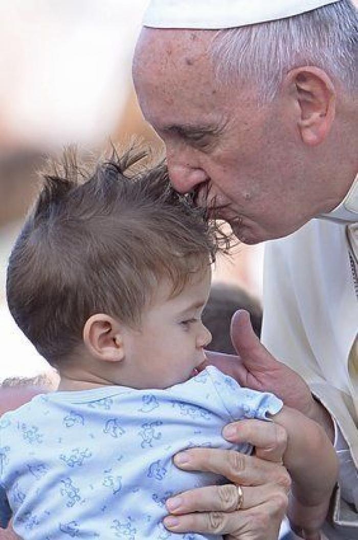 El papa Francisco bendice a Spiderman