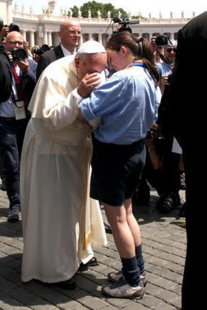 El papa Francisco bendice a Spiderman