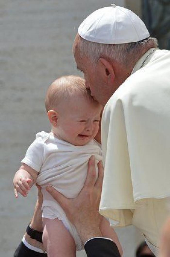 El papa Francisco bendice a Spiderman