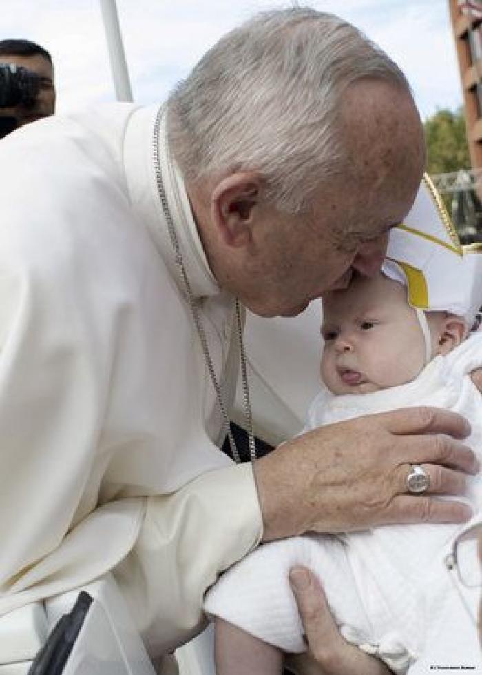 El papa Francisco bendice a Spiderman