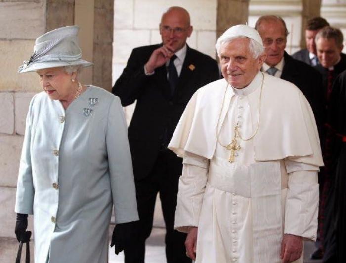 @Pontifex: cerrado por cónclave