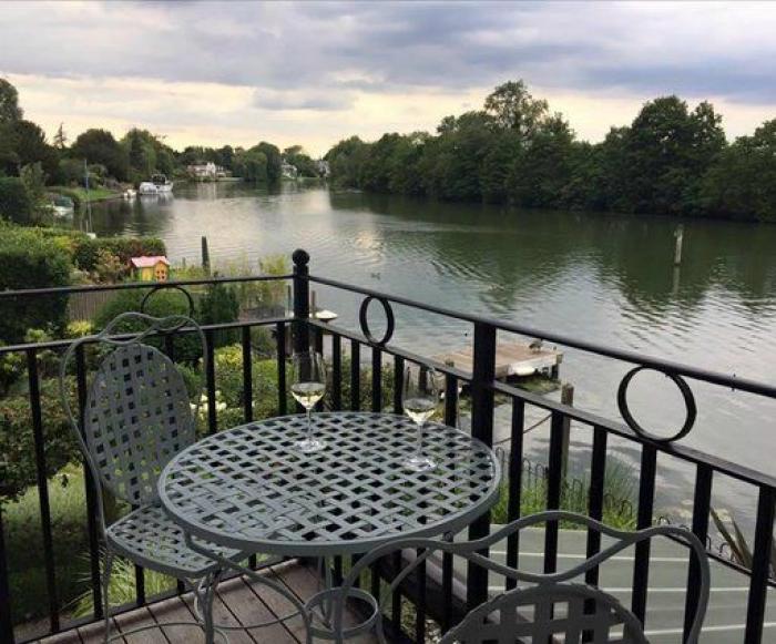 El dueño de un bar se corona con su respuesta a la crítica más extraña de un cliente en Google