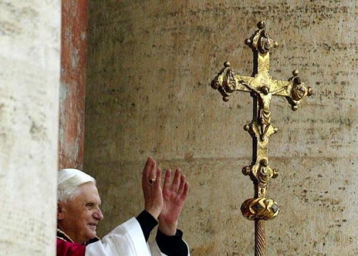 El papa asegura en su último Ángelus que el Señor le ha llamado "a subir al monte" para dedicarse "aún más a la oración"