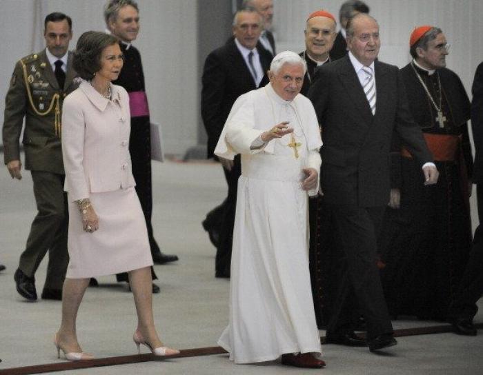 El papa asegura en su último Ángelus que el Señor le ha llamado "a subir al monte" para dedicarse "aún más a la oración"