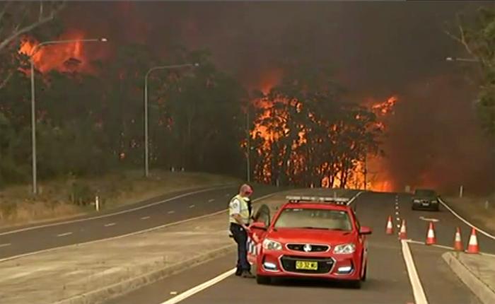 Éxodo masivo por la amenaza de un recrudecimiento de los incendios en Australia