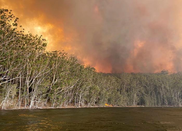 Éxodo masivo por la amenaza de un recrudecimiento de los incendios en Australia