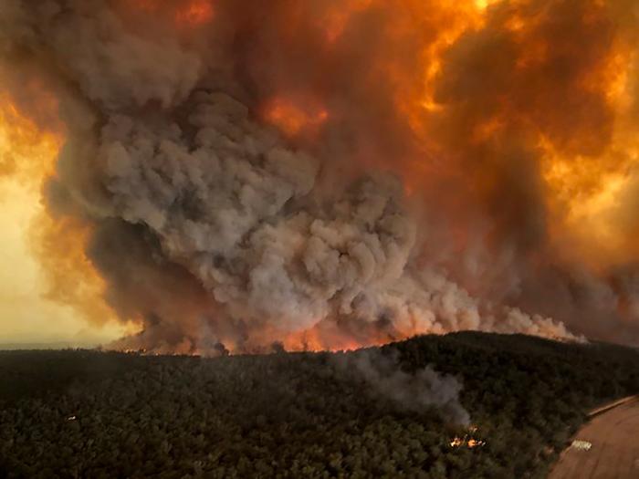 Éxodo masivo por la amenaza de un recrudecimiento de los incendios en Australia