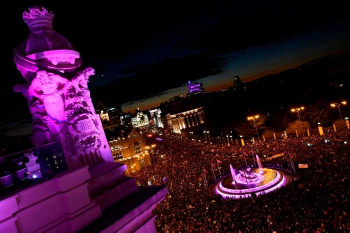 El vídeo de Azúcar Moreno celebrando el feminismo que sorprende por su inesperado final
