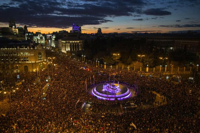 El vídeo de Azúcar Moreno celebrando el feminismo que sorprende por su inesperado final