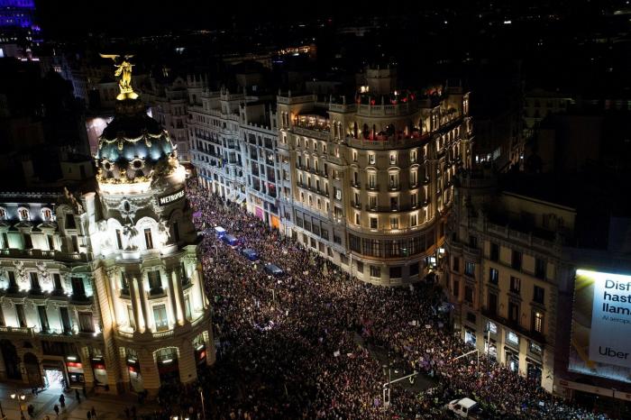 El vídeo de Azúcar Moreno celebrando el feminismo que sorprende por su inesperado final