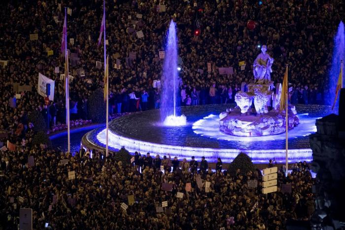 El vídeo de Azúcar Moreno celebrando el feminismo que sorprende por su inesperado final