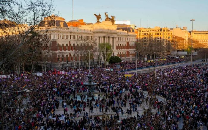 El vídeo de Azúcar Moreno celebrando el feminismo que sorprende por su inesperado final